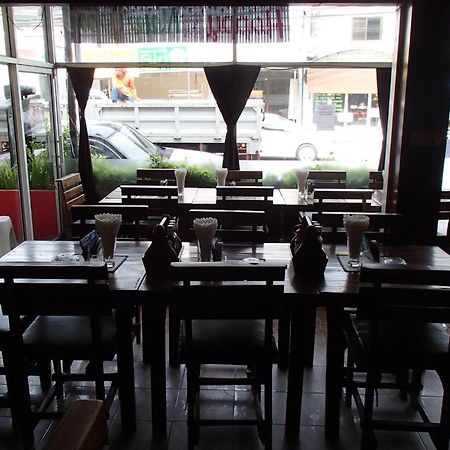 Little Austria Tams Guesthouse Bãi biển Chaweng Ngoại thất bức ảnh