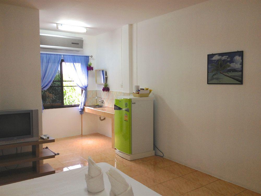 Little Austria Tams Guesthouse Bãi biển Chaweng Ngoại thất bức ảnh