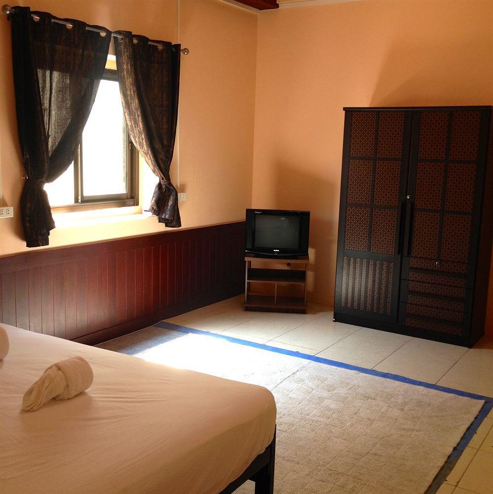 Little Austria Tams Guesthouse Bãi biển Chaweng Ngoại thất bức ảnh