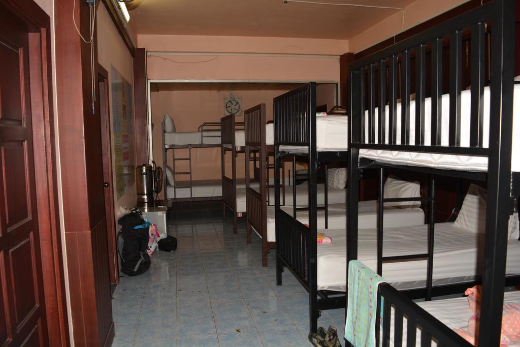 Little Austria Tams Guesthouse Bãi biển Chaweng Ngoại thất bức ảnh