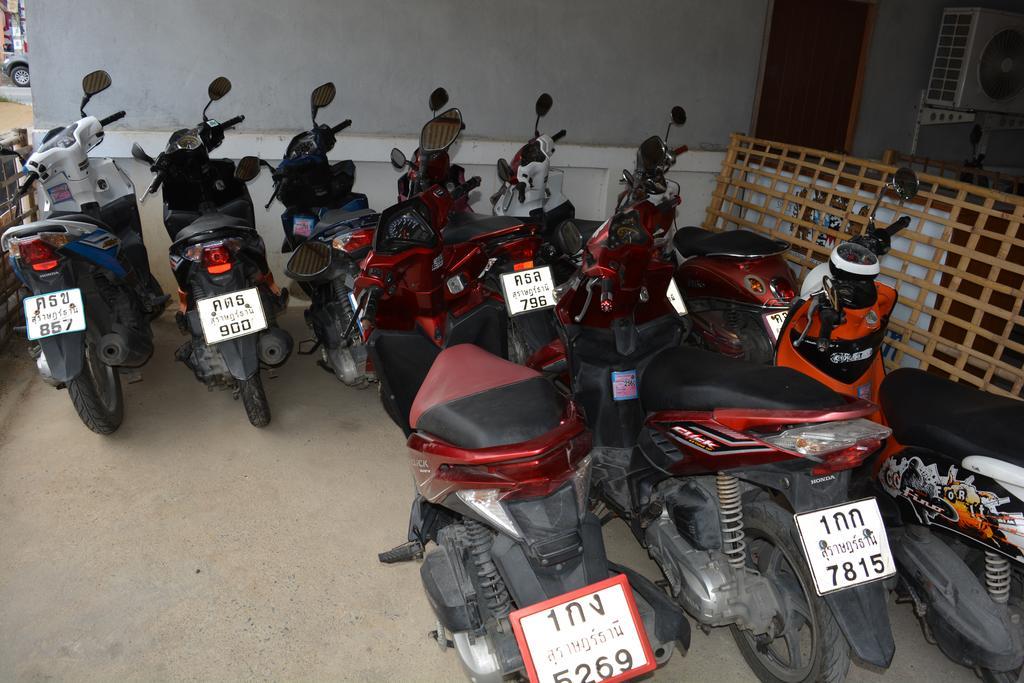 Little Austria Tams Guesthouse Bãi biển Chaweng Ngoại thất bức ảnh