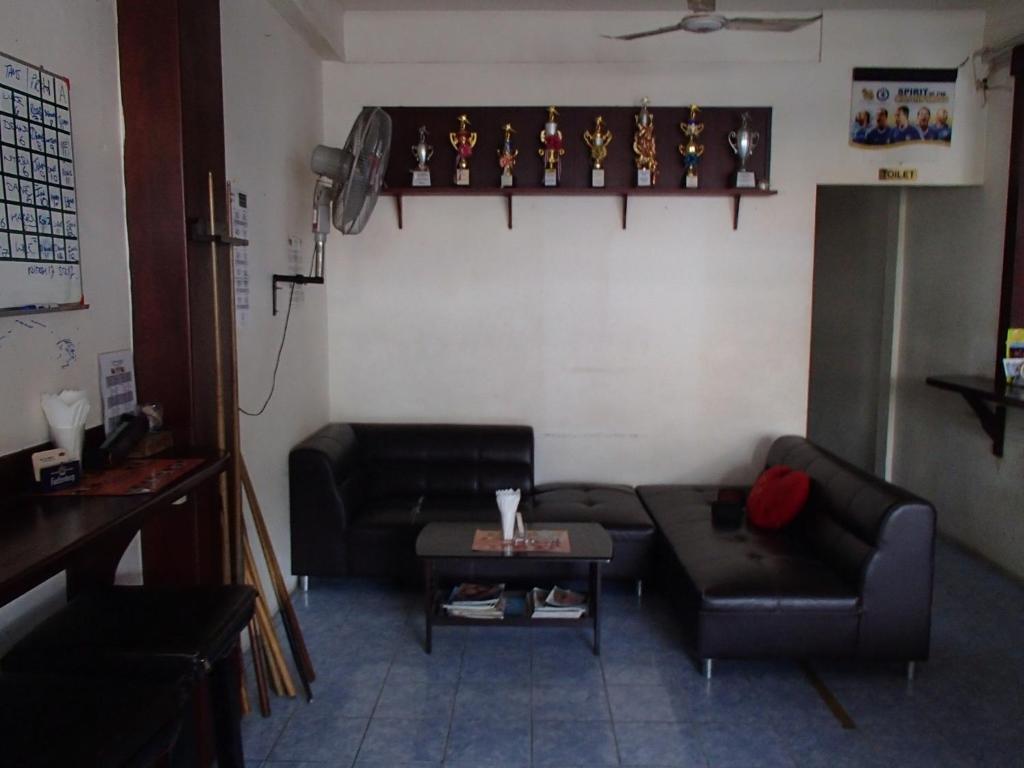 Little Austria Tams Guesthouse Bãi biển Chaweng Ngoại thất bức ảnh