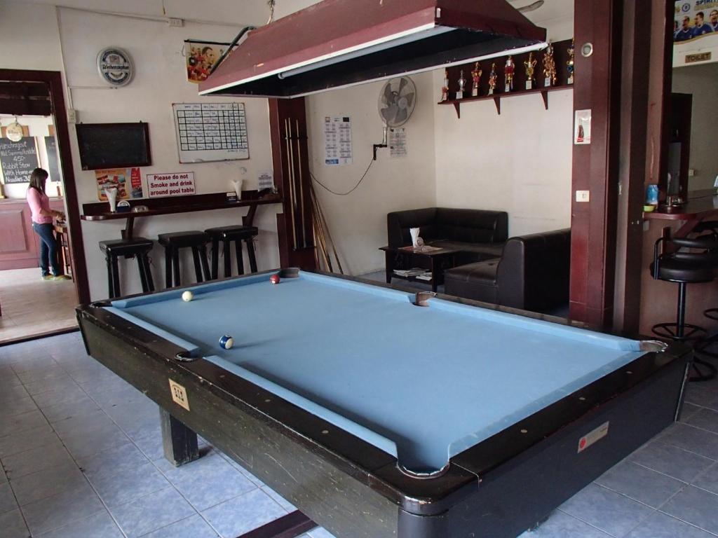 Little Austria Tams Guesthouse Bãi biển Chaweng Ngoại thất bức ảnh