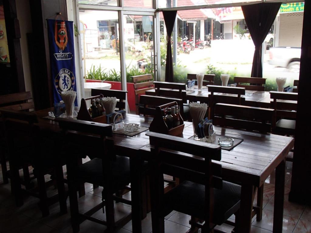 Little Austria Tams Guesthouse Bãi biển Chaweng Ngoại thất bức ảnh