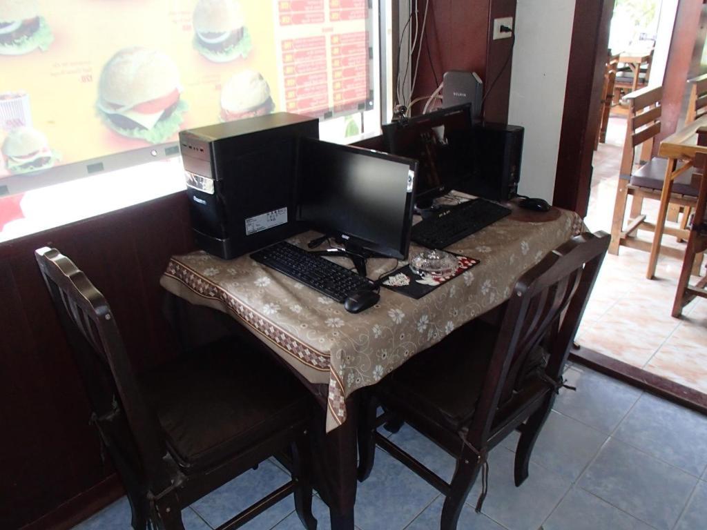 Little Austria Tams Guesthouse Bãi biển Chaweng Ngoại thất bức ảnh