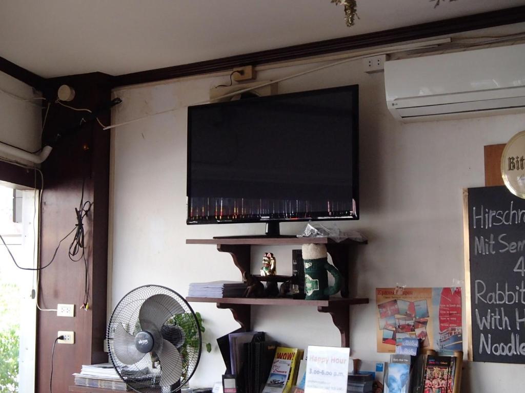 Little Austria Tams Guesthouse Bãi biển Chaweng Ngoại thất bức ảnh