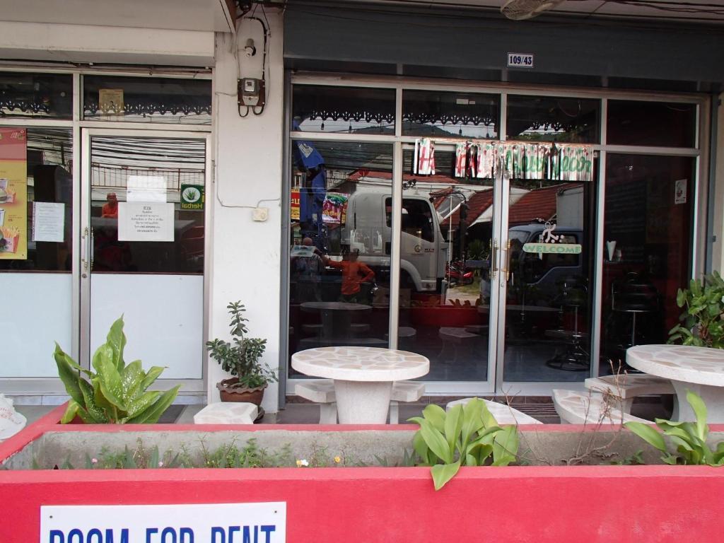 Little Austria Tams Guesthouse Bãi biển Chaweng Ngoại thất bức ảnh