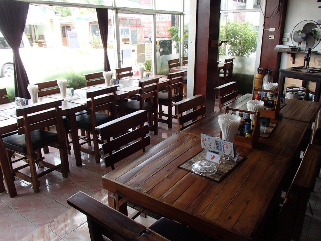 Little Austria Tams Guesthouse Bãi biển Chaweng Ngoại thất bức ảnh