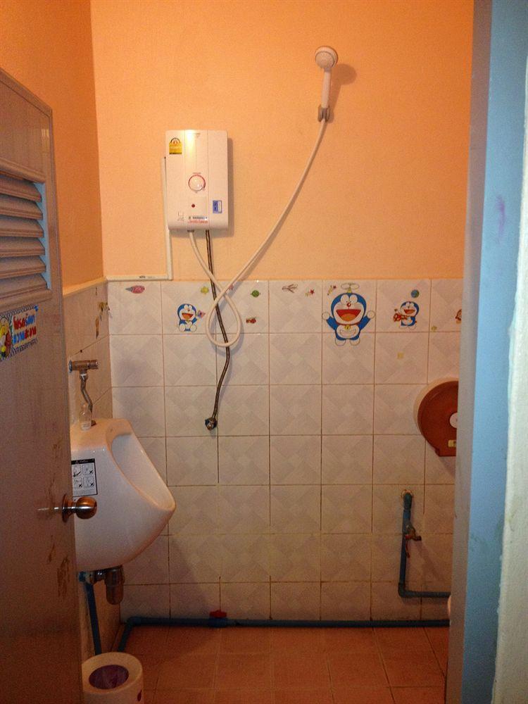 Little Austria Tams Guesthouse Bãi biển Chaweng Ngoại thất bức ảnh