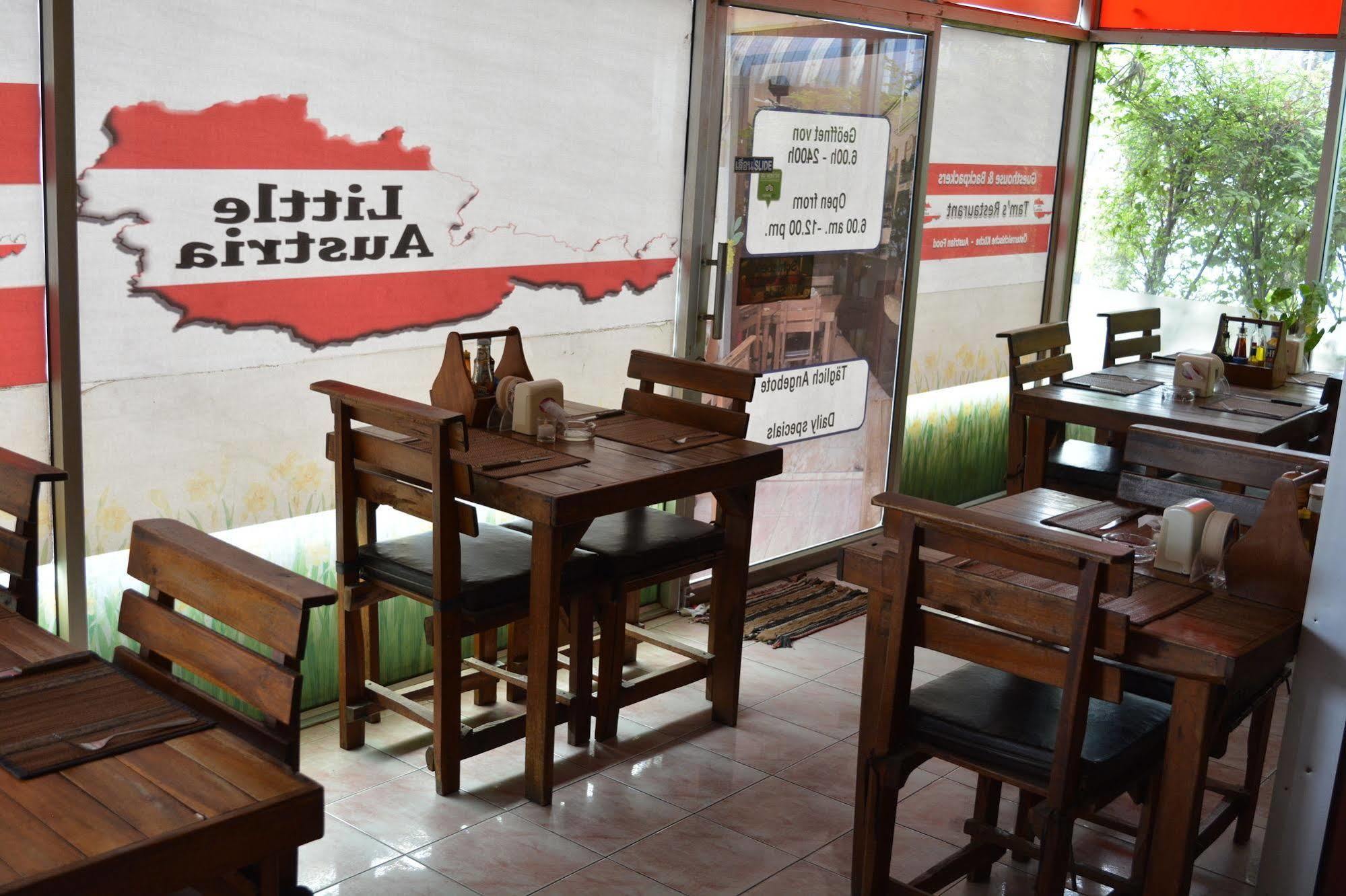 Little Austria Tams Guesthouse Bãi biển Chaweng Ngoại thất bức ảnh