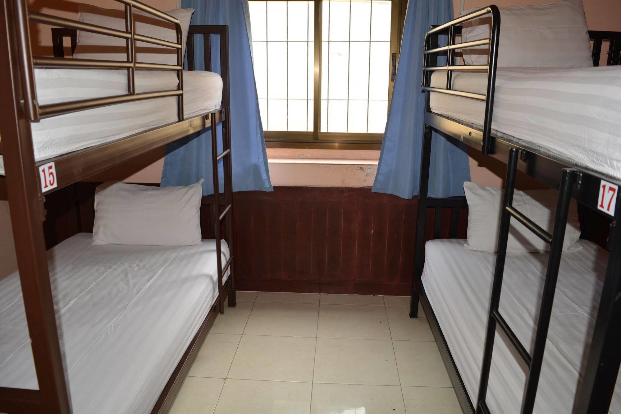 Little Austria Tams Guesthouse Bãi biển Chaweng Ngoại thất bức ảnh
