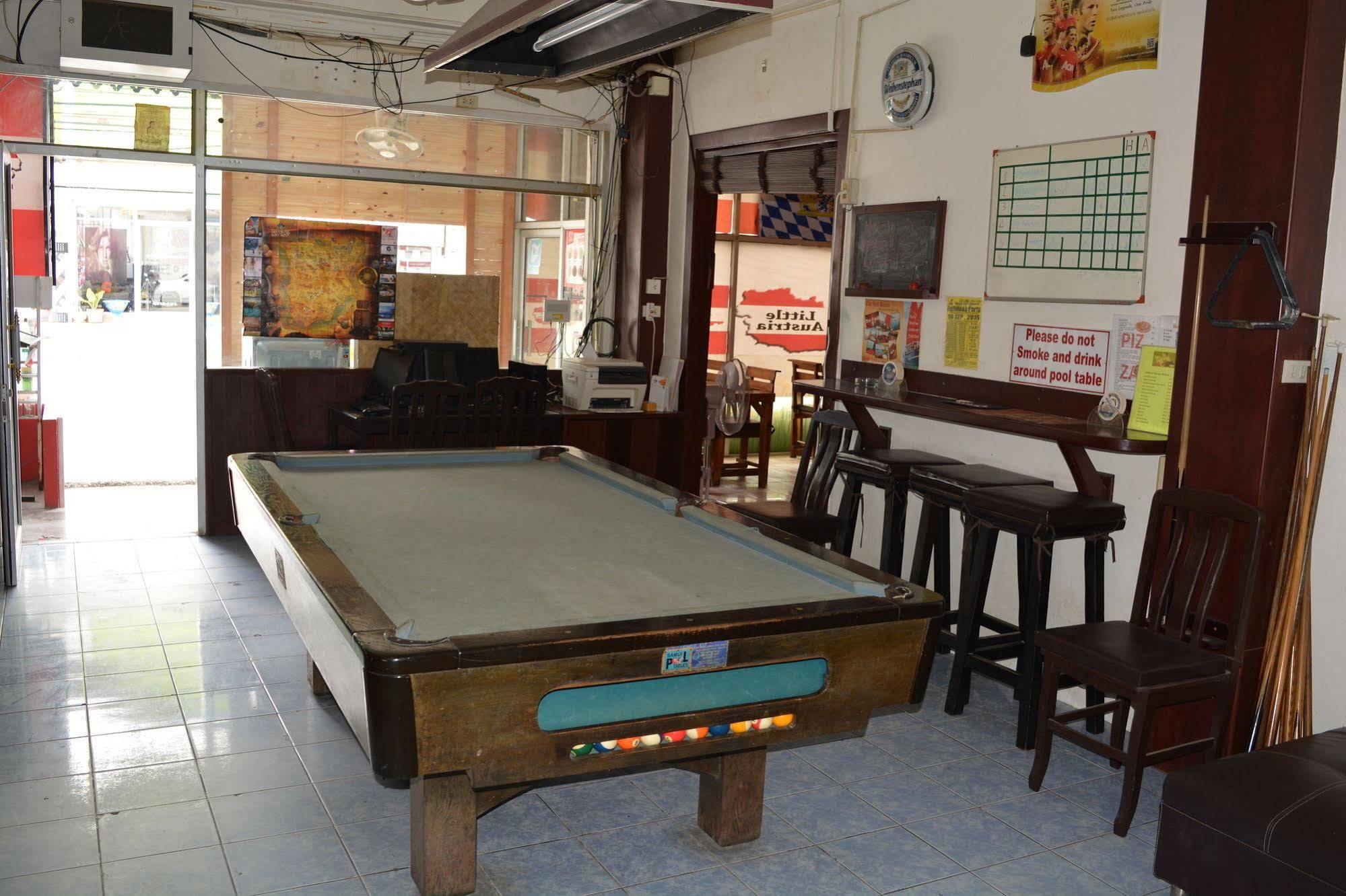 Little Austria Tams Guesthouse Bãi biển Chaweng Ngoại thất bức ảnh