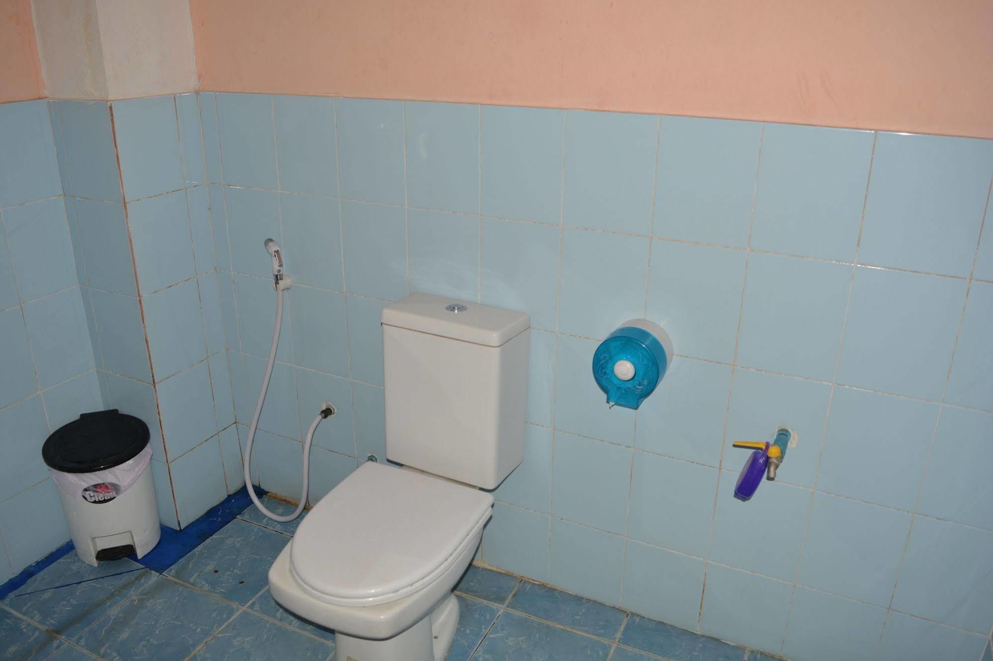 Little Austria Tams Guesthouse Bãi biển Chaweng Ngoại thất bức ảnh
