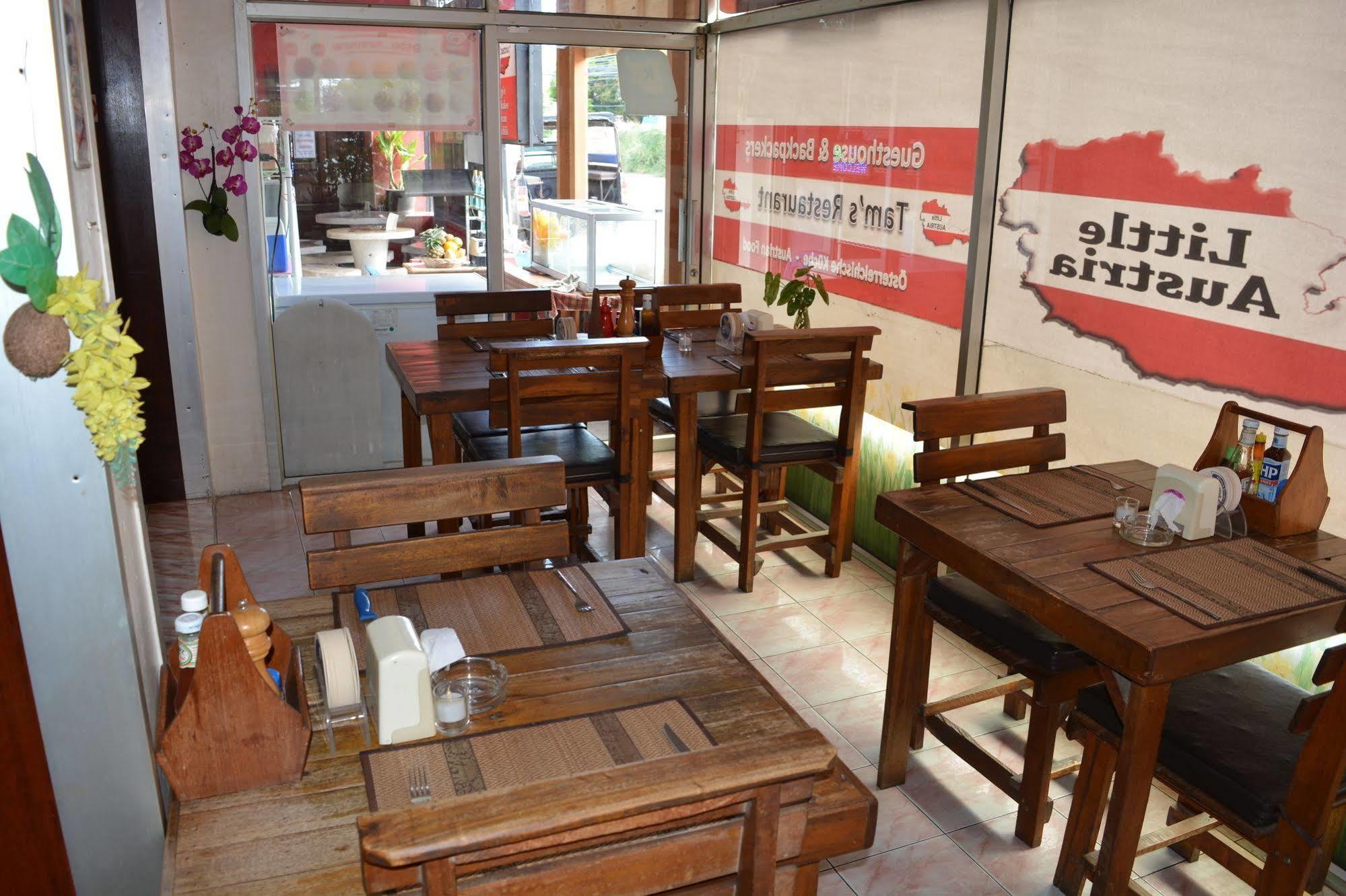 Little Austria Tams Guesthouse Bãi biển Chaweng Ngoại thất bức ảnh