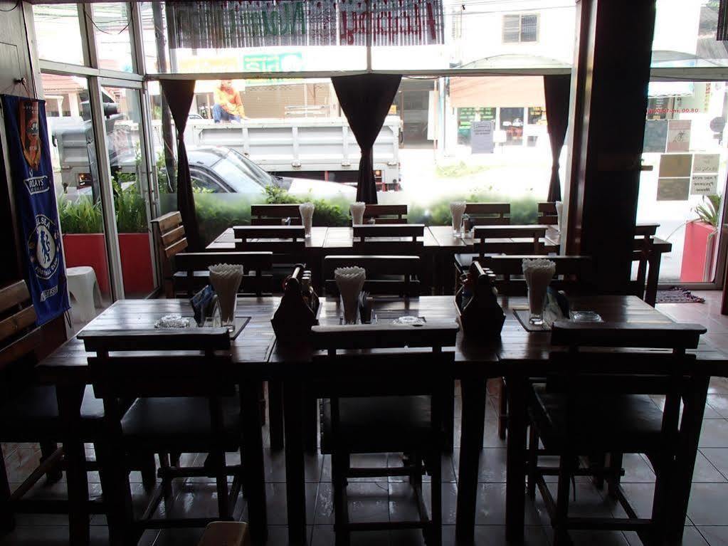 Little Austria Tams Guesthouse Bãi biển Chaweng Ngoại thất bức ảnh