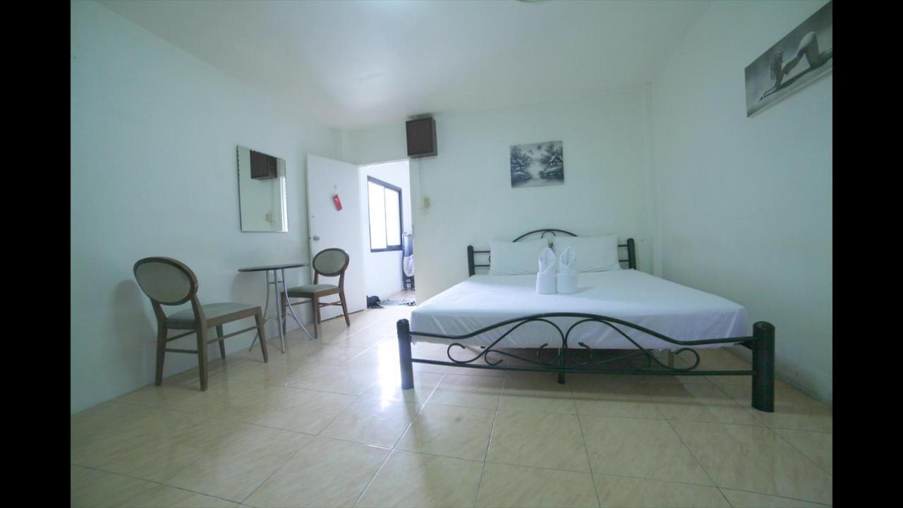 Little Austria Tams Guesthouse Bãi biển Chaweng Ngoại thất bức ảnh