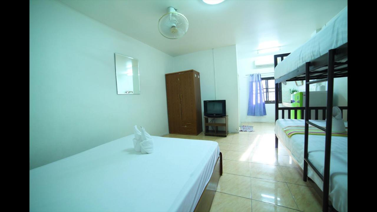 Little Austria Tams Guesthouse Bãi biển Chaweng Ngoại thất bức ảnh